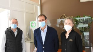 Els establiments de Cassà de la Selva reben els distintius “Punt Blanc” de seguretat i higiene
