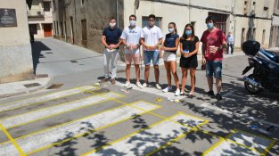 Pinten passos de vianants per reivindicar els drets del col·lectiu LGBTI