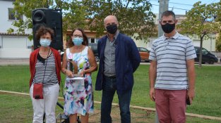 Dolors Puigdevall, M. Dolors Sausa, Martí Vallès i Carles Casanova, en el lliurament del guardó Josep Dalmàs