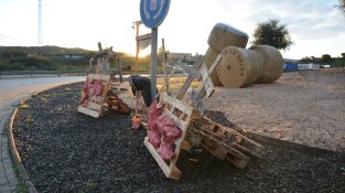Acció de rebuig a la monarquia a la "rotonda dels taps"