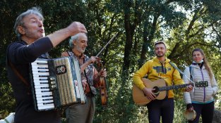 Antoni Mas va compondre la cançó d'homenatge a Isabel Vila