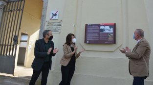 Memòria Democràtica recorda al soldat desconegut amb una placa al cementiri de Cassà 