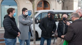 Roda de premsa dels regidors d'ERC a la porta de la Sala de la Coma
