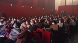 Mascaretes i distància entre assistents per garantir la seguretat sanitària