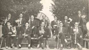Joan Coll, amb la Principal de Cassà l’any 1957