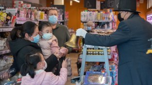 La "Dona dels nassos" acomiada l'any a Cassà