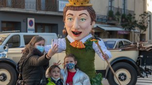 La "Dona dels nassos" acomiada l'any a Cassà