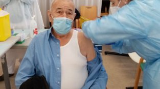 Les primeres vacunacions de Cassà, a la Residència Geriàtrica