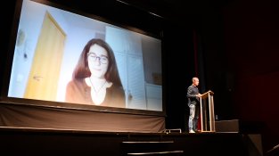 Clara Flores, guardonada amb el premi Miquel Porter i Moix