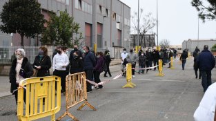 Cues a l'exterior del polivalent