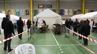 Ordre i distància a l'hora d'anrr a votar