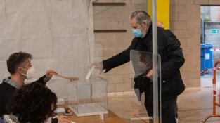 Imatges de les votacions d'avui a Cassà