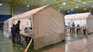 Molt poca gent als darrers minuts de votació