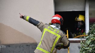 Incendi en un habitatge ocupat als pisos de Les Sogues