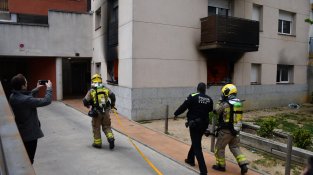 Incendi en un habitatge ocupat als pisos de Les Sogues