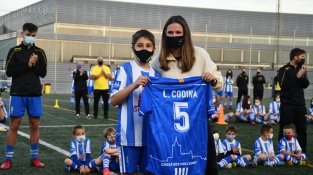 Amb la nova samarreta de la UD Cassà