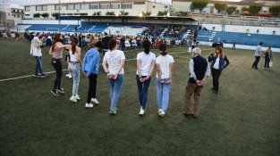 Ballant sardanes, però sense agafar-se les mans
