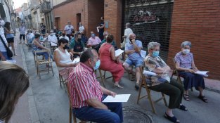 Els veïns del carrer Indústria exposen els seus dubtes sobre les obres de reforma al sector