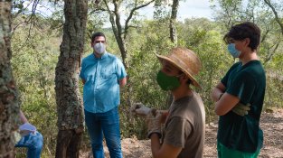 Pau Presas, vicepresident de la Diputació, en el camp de treball