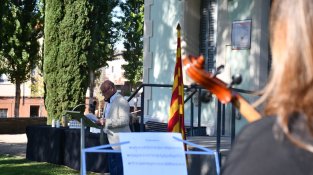 Música i parlaments al pati de Can Nadal