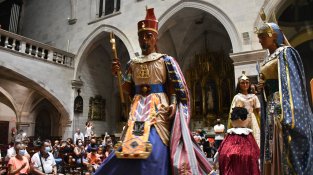 Els gegants de Cassà van ballar a l'interior de l'església