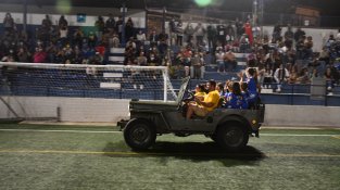 Vehicles d'època per presentar alguns equips