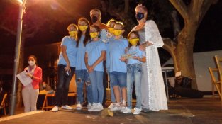 La colla Taps recollint el trofeu