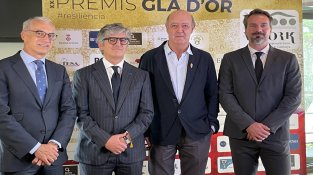 D'esquerra a dreta:   Jose Luis Benítez, director general de la FEV, Joan J. Puig, president d'AECORK  i Julián Chivite, vicepresident de la FEV