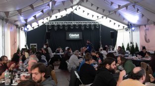 Dinar de cantadors a la carpa de Can Trinxeria