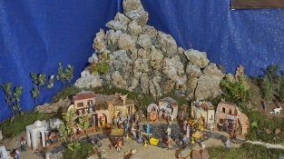 Un pessebre gegant a l'església de Cassà