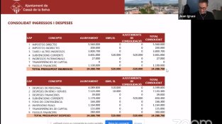 El ple ha estat telemàtic; a la imatge, el regidor d'hisenda, presntant els pressupostos