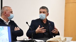 Robert Mundet i el diputat Joan Fàbrega durant l'acte d'aquesta tarda