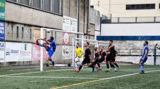 Jugada acrobàtica d'Oriol Pla