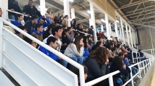 Molt de públic animant l'equip sènior masculí