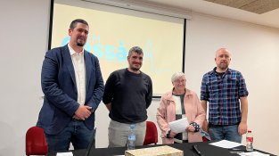 Pau Presas ha compartit mesa amb ex membres d'antics consistoris locals com Marc Mascort, M. Dolors Godoy i Aureli Hernández.