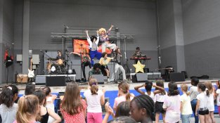 300 alumnes de Cassà celebren la primera festa Edunauta!