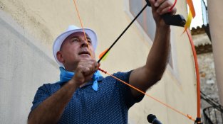 El dibuix sobre l'asfalt obre els actes del diumenge de la Festa