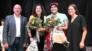 Els nous hereu io pubilla amb l'alcalde i la regidora Crala Matilla