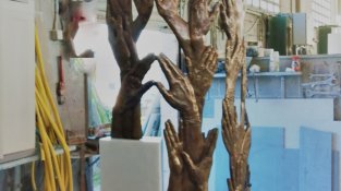 Una escultura de Ció Abellí, a l'hospital de Calella