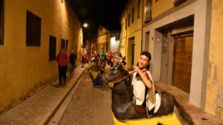 El drac Cassiano torna a fer la seva cercavila nocturna