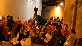 El drac Cassiano torna a fer la seva cercavila nocturna