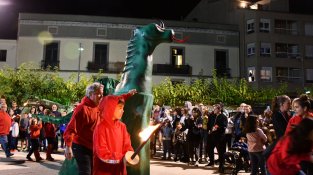 El drac Cassiano torna a fer la seva cercavila nocturna