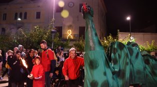 El drac Cassiano torna a fer la seva cercavila nocturna