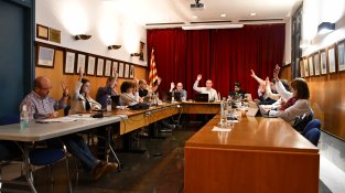 Votació unànime dels regidors en un dels punts del ple d'aquest vespre