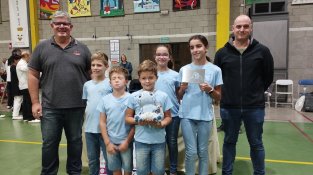 Taps recollint el trofeu