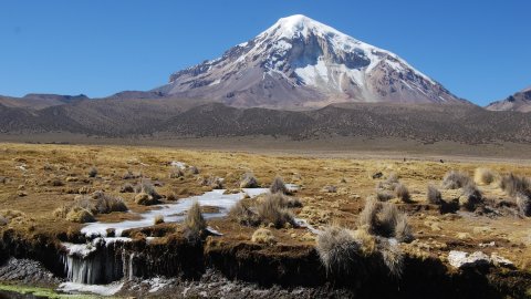 El Sajama, des de les seves aigües termals, un regal de la muntanya després de la seva conquesta