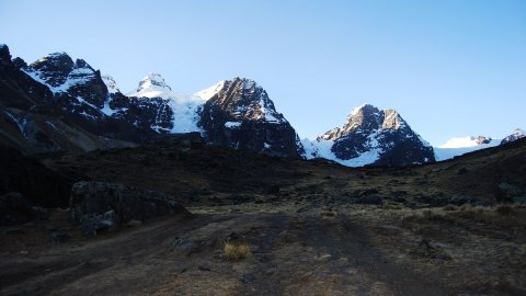 El Condoriri i, a la dreta, el Pequeño Alpamayo