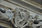 Malmenen alguns ornaments de la façana de can Trinxeria