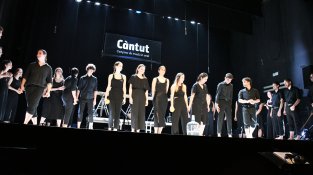 Arnella i Majoral posant brillant colofó al Càntut 2022