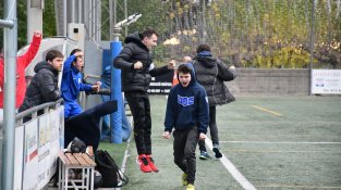 La banqueta del Cassà celebra el primer gol davant el Llagostera
